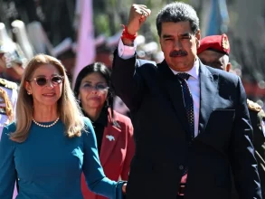 الولايات المتحدة تعلن توجيه اتهامات خطيرة لمادورو وزوجته بعد اعتقالهما ونقلهما خارج فنزويلا 4 الولايات المتحدة تعلن توجيه اتهامات خطيرة لمادورو وزوجته بعد اعتقالهما ونقلهما خارج فنزويلا