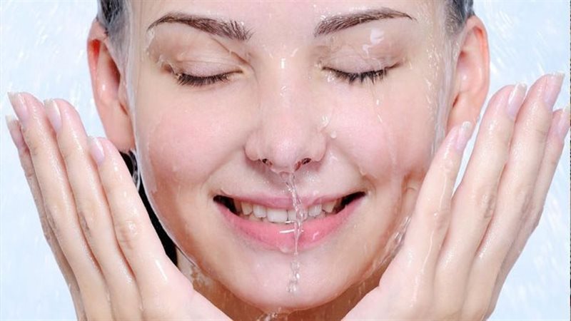 روتين صباحي متكامل للعناية بالبشرة الحساسة والمختلطة في الشتاء وخلال الإجازة 1 روتين صباحي متكامل للعناية بالبشرة الحساسة والمختلطة في الشتاء وخلال الإجازة