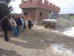 إزالة تشوين مواد بناء خارج الحيز العمراني بالقناطر الخيرية ومصادرة المضبوطات