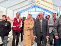 أنجلينا جولي تزور المركز اللوجيستي للهلال الأحمر المصري بالعريش لدعم جهود المساعدات الإنسانية لغزة