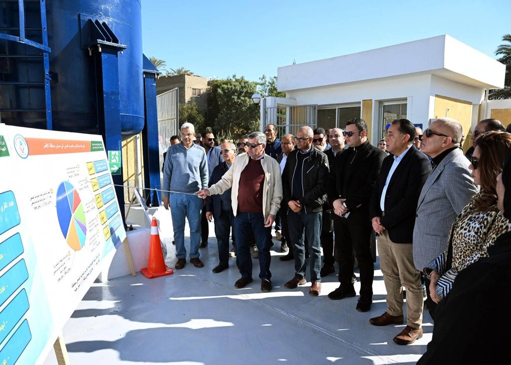 رئيس الوزراء يتفقد محطة رفع صرف صحي «الرياينة» ضمن مشروعات «حياة كريمة» بأرمنت