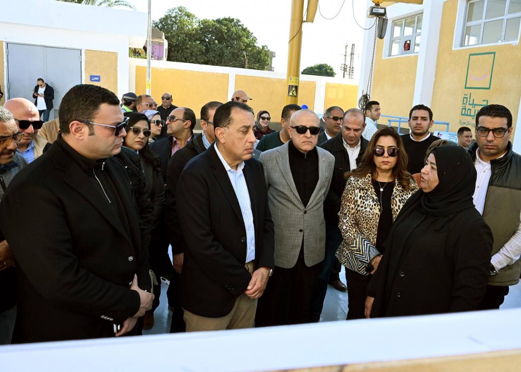 رئيس الوزراء يتفقد محطة رفع صرف صحي «الرياينة» ضمن مشروعات «حياة كريمة» بأرمنت