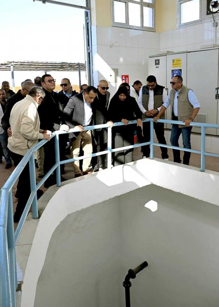 رئيس الوزراء يتفقد محطة رفع صرف صحي «الرياينة» ضمن مشروعات «حياة كريمة» بأرمنت