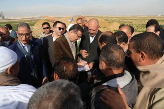 وزير الزراعة ومحافظ الفيوم يتفقدان أعمال الصرف والري بمشروع «قوتة» لإنهاء أزمة الـ16 ألف فدان 8 وزير الزراعة ومحافظ الفيوم يتفقدان أعمال الصرف والري بمشروع «قوتة» لإنهاء أزمة الـ16 ألف فدان