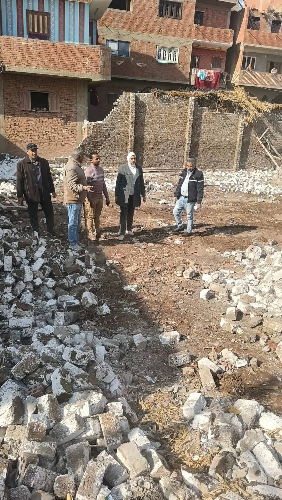 إزالة 3 حالات تعدٍ داخل الحيز العمراني بالمنيرة دون ترخيص 1 إزالة 3 حالات تعدٍ داخل الحيز العمراني بالمنيرة دون ترخيص