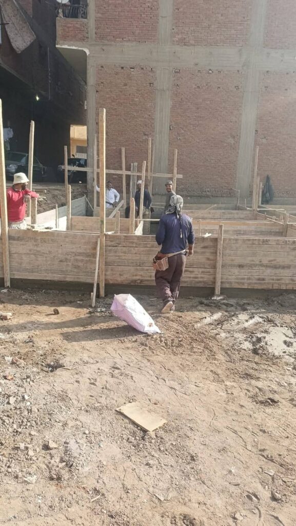 متابعة أعمال البناء ومراجعة التراخيص بمركز ومدينة القناطر الخيرية