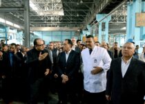 رئيس الوزراء يتفقد خط إنتاج سلك الألومنيوم الجديد بمصر للألومنيوم بطاقة 60 ألف طن سنويًا بنجع حمادي