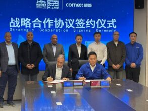 وزير الكهرباء يوقع اتفاقية لتوطين صناعة بطاريات تخزين الطاقة في مصر