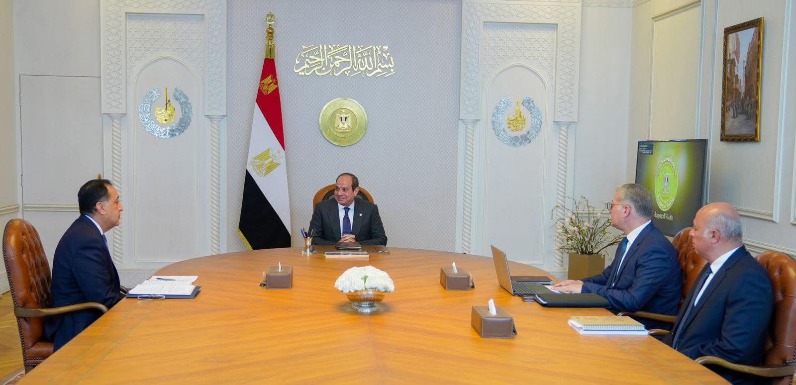 الرئيس السيسي يجتمع بالحكومة ووزير البترول لمتابعة ملفات الطاقة والتعدين