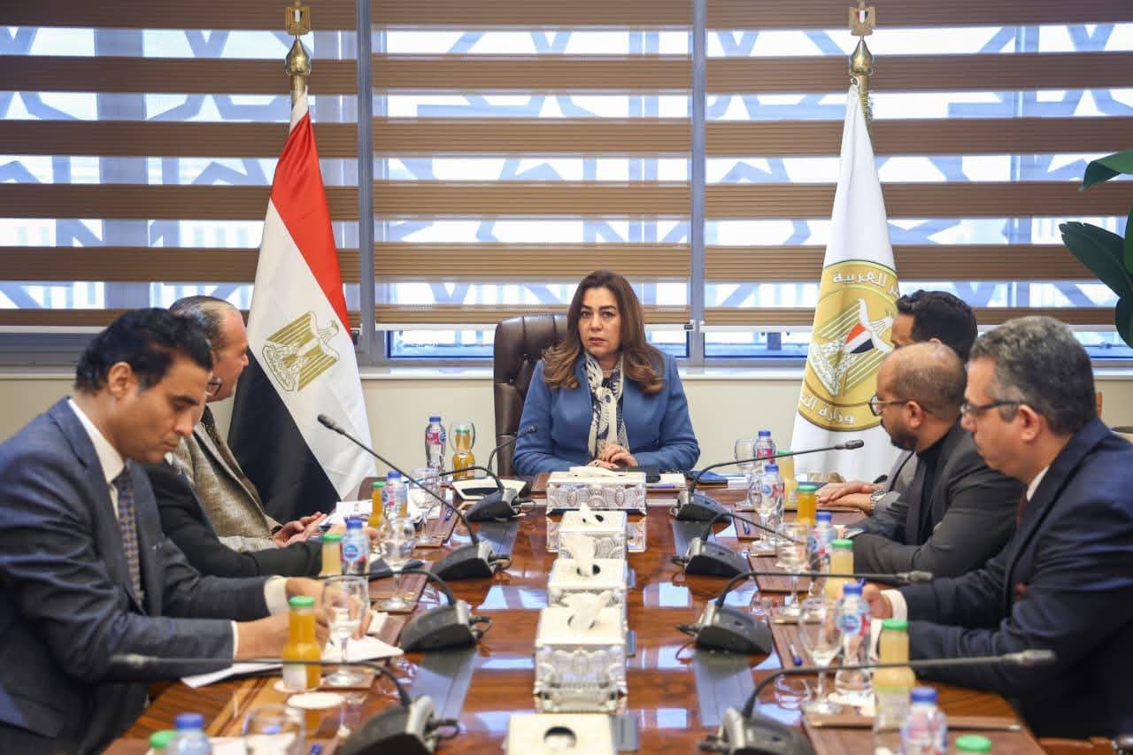 وزيرة التنمية المحلية تناقش الرؤية المتكاملة لتنمية وتطوير مدينة رشيد بمحافظة البحيرة