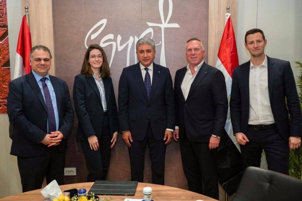وزير السياحة يبحث مع Edelweiss Airlines زيادة الحركة السياحية الأوروبية إلى مصر