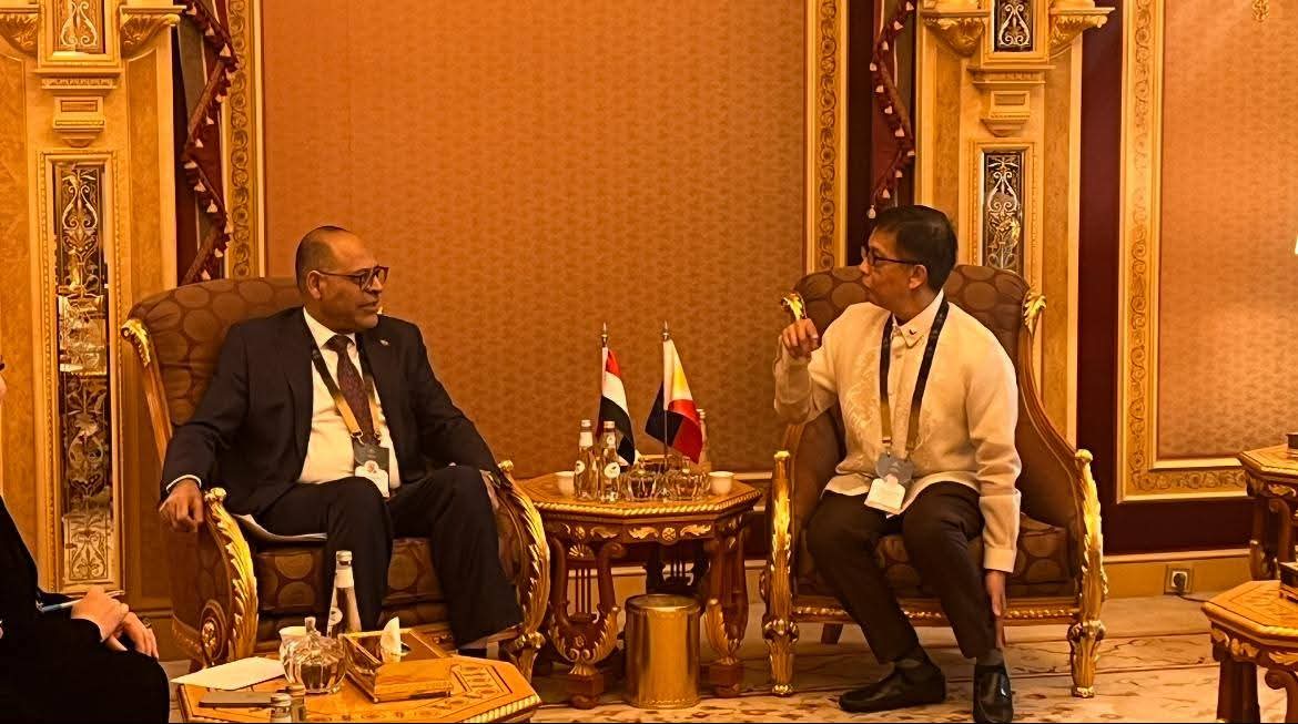 وزير العمل يلتقي نظيره الفلبيني لتعزيز تنظيم العمالة الوافدة