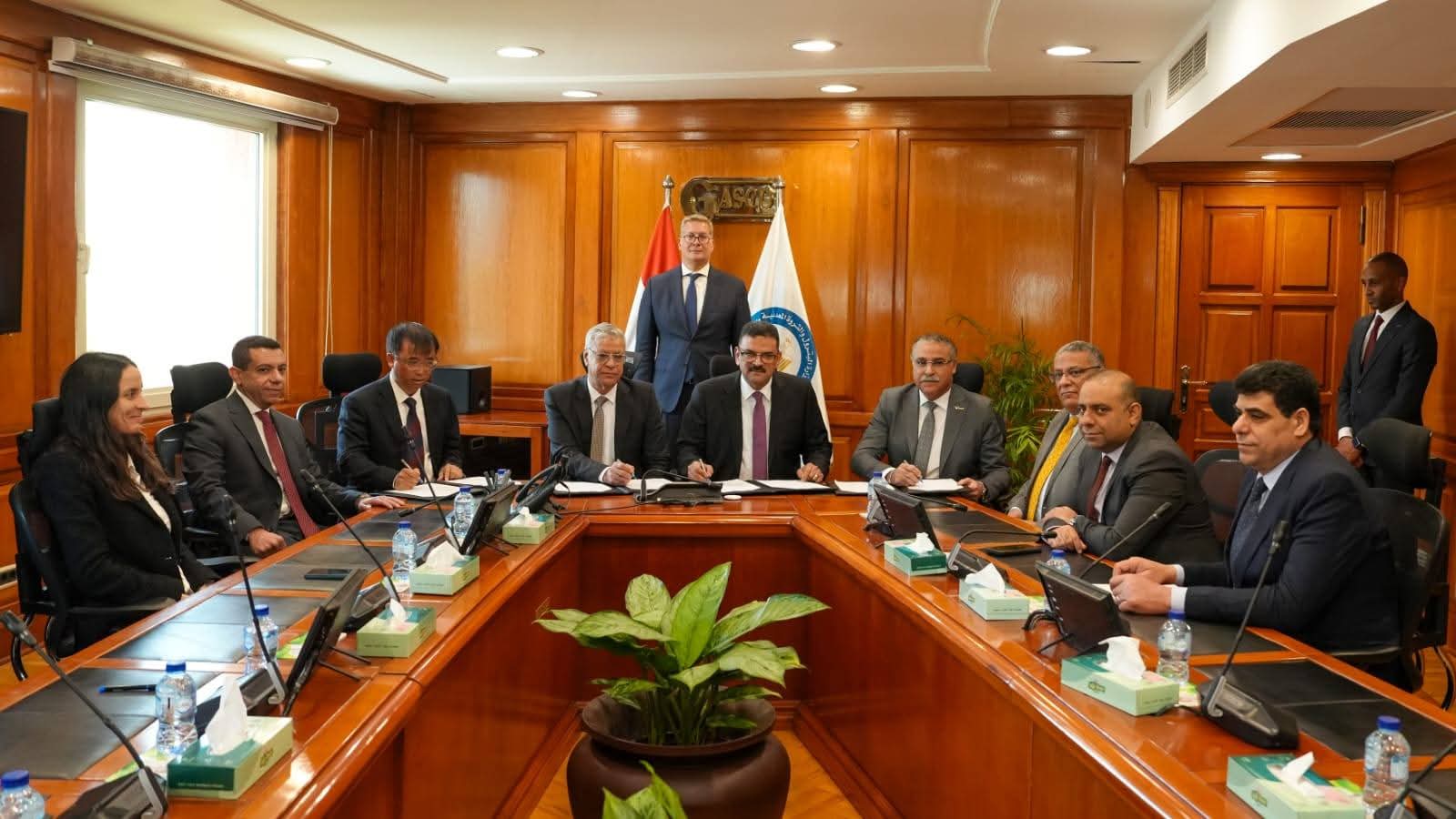 وزير البترول يشهد توقيع مذكرة تفاهم مع مجموعة «شينج فا» الصينية لتعظيم القيمة المضافة للخامات التعدينية