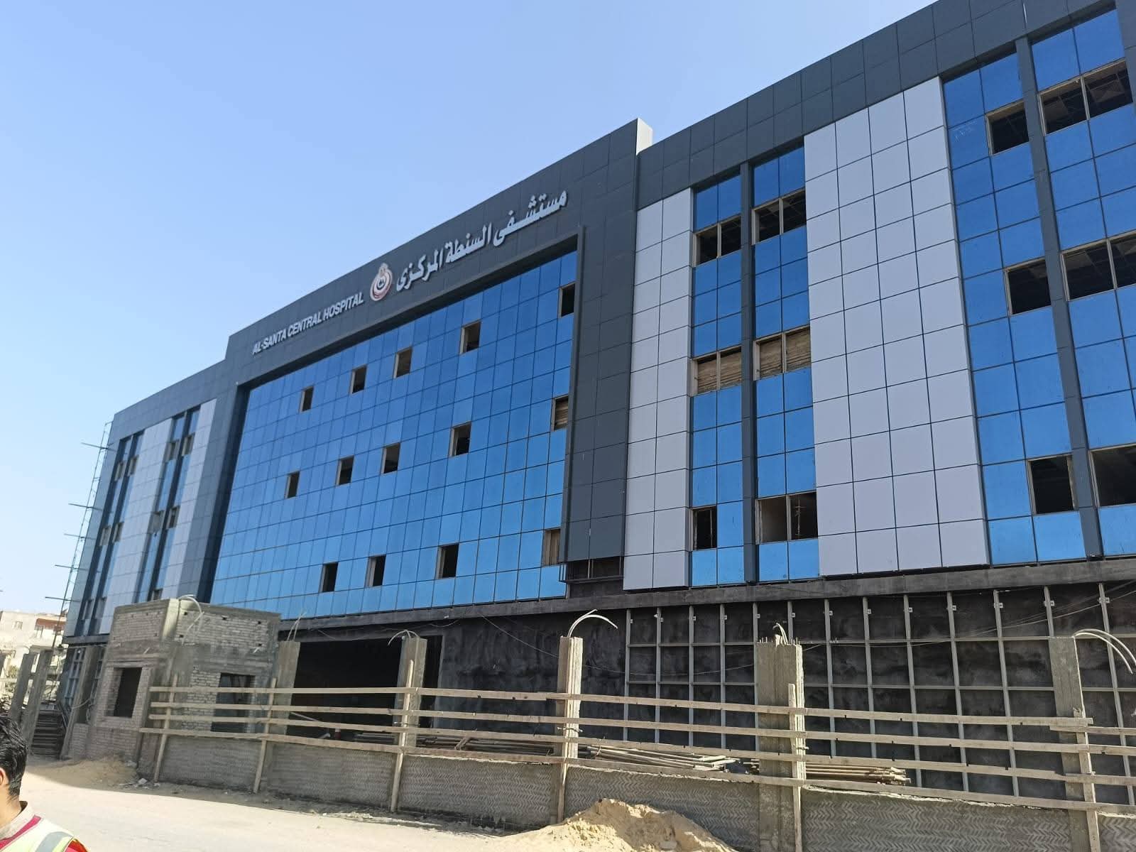 وزير الصحة يتلقى تقريرًا عن متابعة 29 مشروعًا صحيًا جاري تنفيذها في 10 محافظات 1 وزير الصحة يتلقى تقريرًا عن متابعة 29 مشروعًا صحيًا جاري تنفيذها في 10 محافظات