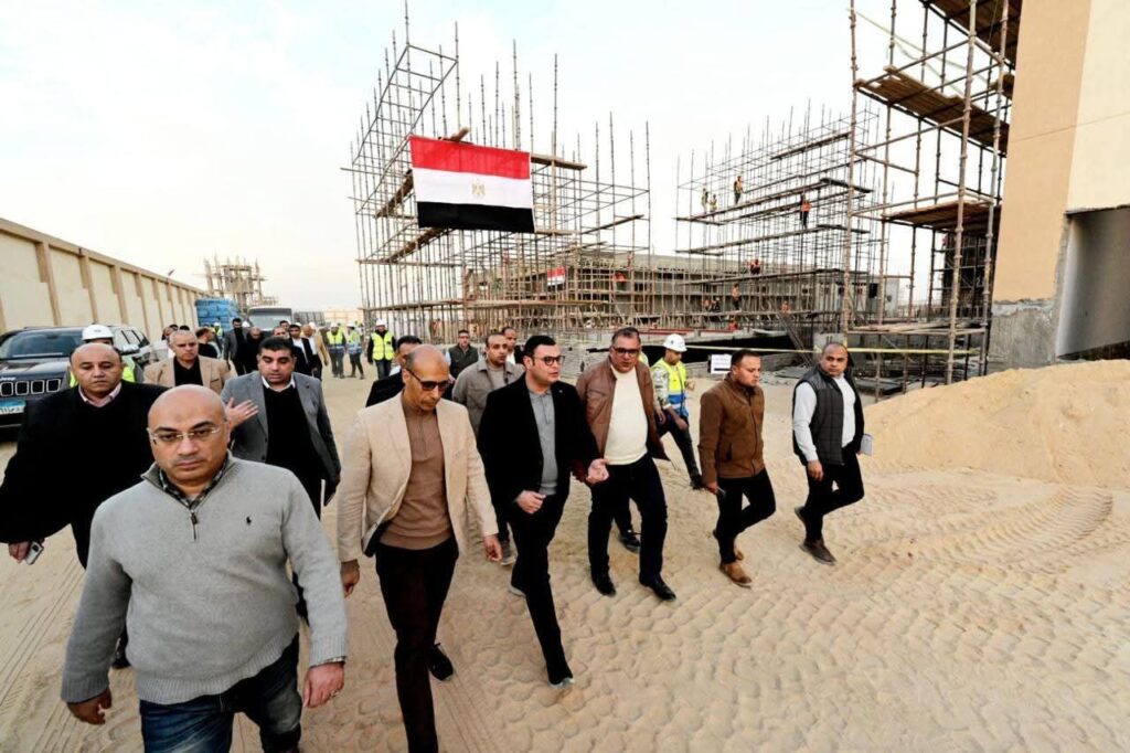 وزير الإسكان يتفقد محطات كهرباء ومشروعات سكنية بتوسعات مدينة الشيخ زايد ويؤكد تلبية مطالب الحاجزين 3 وزير الإسكان يتفقد محطات كهرباء ومشروعات سكنية بتوسعات مدينة الشيخ زايد ويؤكد تلبية مطالب الحاجزين