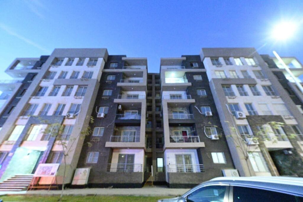 وزير الإسكان يتفقد محطات كهرباء ومشروعات سكنية بتوسعات مدينة الشيخ زايد ويؤكد تلبية مطالب الحاجزين 2 وزير الإسكان يتفقد محطات كهرباء ومشروعات سكنية بتوسعات مدينة الشيخ زايد ويؤكد تلبية مطالب الحاجزين