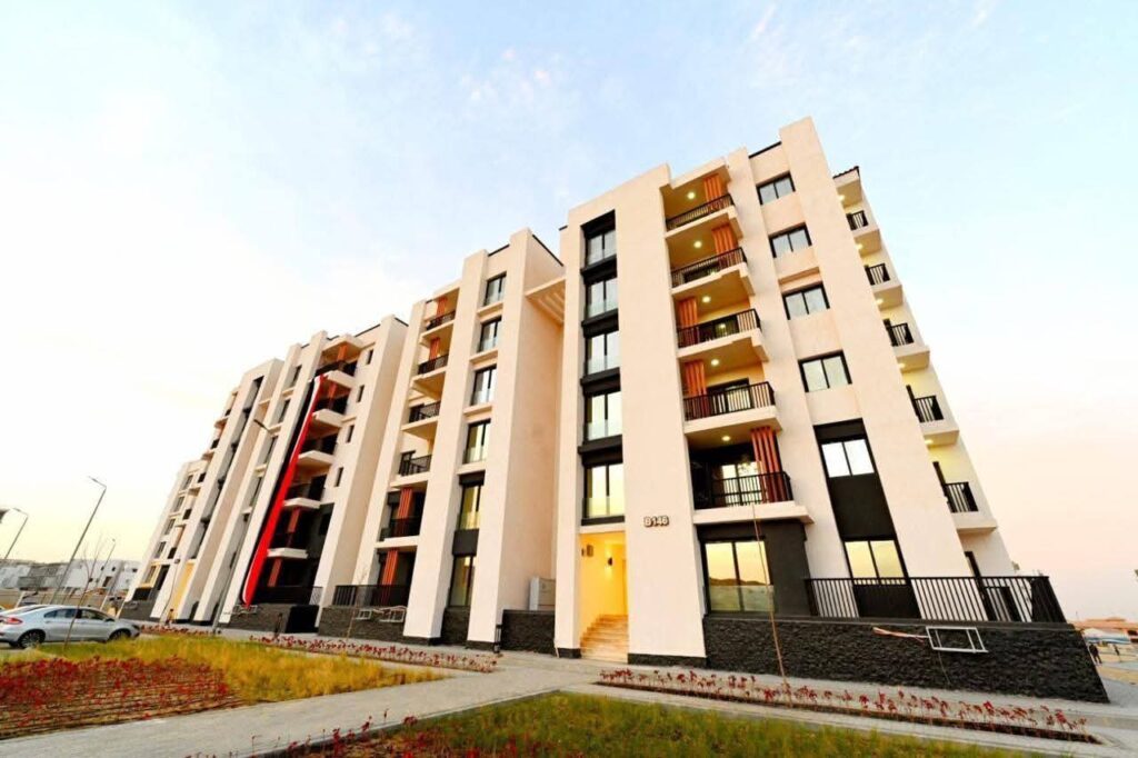 وزير الإسكان يتفقد محطات كهرباء ومشروعات سكنية بتوسعات مدينة الشيخ زايد ويؤكد تلبية مطالب الحاجزين 6 وزير الإسكان يتفقد محطات كهرباء ومشروعات سكنية بتوسعات مدينة الشيخ زايد ويؤكد تلبية مطالب الحاجزين