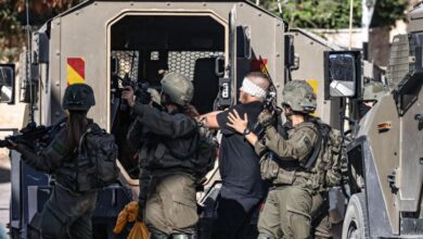 قوات الاحتلال الإسرائيلي تعتقل عشرات الفلسطينيين من الضفة الغربية