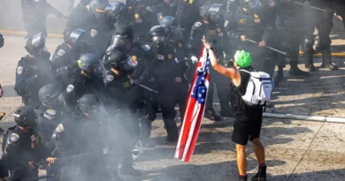 احتجاجات واسعة في كاليفورنيا تطالب بإبعاد إدارة الهجرة والجمارك وسط تصاعد الغضب الشعبي