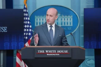 ميلر مساعد ترامب: أمريكا تملك الحق في الاستيلاء على جرينلاند وفنزويلا