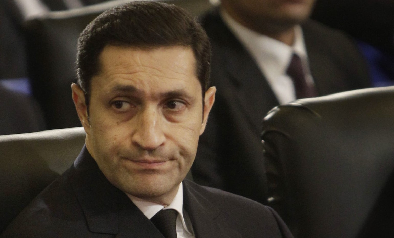 علاء مبارك يهاجم تهديدات ترامب بشأن جرينلاند: الرجل فقد صوابه