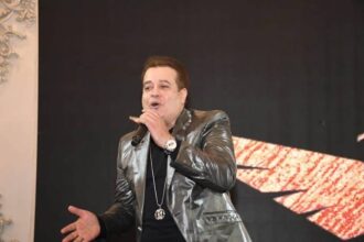 طارق عبد الحليم يطرح أغنيته الجديدة انتوا مين ويستمر في نشاطه الغنائي والتمثيلي