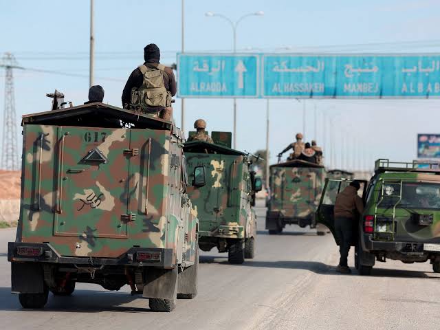 الجيش السوري يعلن جاهزيته لاستلام مخيم الهول وسجون داعش بالتزام حماية السكان الكرد