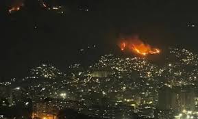 انفجارات ضخمة في كاراكاس وسط اتهامات أمريكية بتنفيذ ضربات ضد فنزويلا