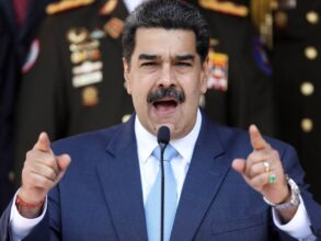 مادورو يمثل أمام المحكمة الأمريكية: يتمسك بشرعيته في تصعيد قانوني وسياسي غير مسبوق مع واشنطن