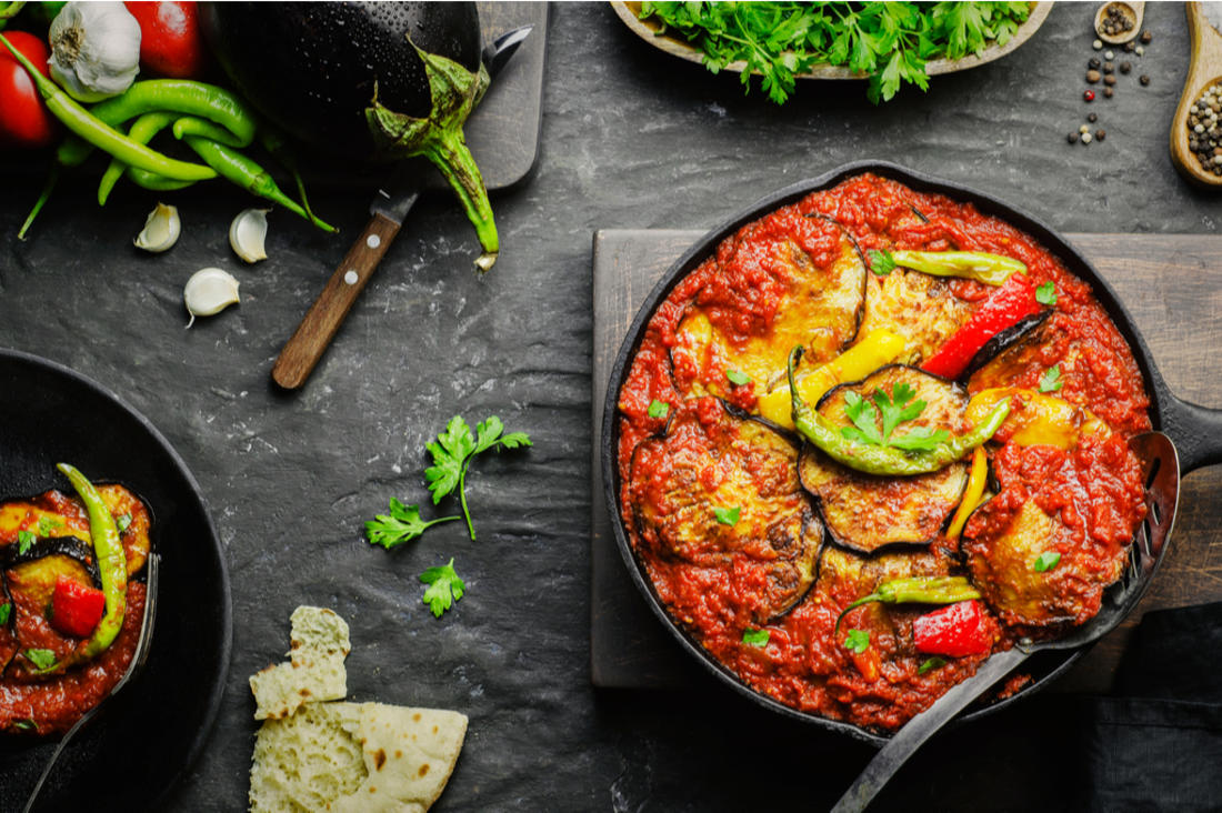 المسقعة باللحم المفروم: وجبة متكاملة وسهلة التحضير