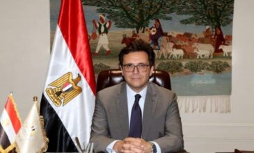 ثورة ثقافية في قلب معرض الكتاب.. وزير الثقافة يطلق مبادرة "مكتبة لكل بيت".. 1000 عنوان و50 حقيبة معرفية لإعادة الكتاب إلى الأسرة المصرية 2 ثورة ثقافية في قلب معرض الكتاب.. وزير الثقافة يطلق مبادرة "مكتبة لكل بيت".. 1000 عنوان و50 حقيبة معرفية لإعادة الكتاب إلى الأسرة المصرية