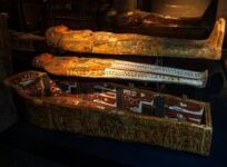 المتحف المصري يفتح "الخبيئة.. كنوز خفية" ويعرض توابيت نادرة لأول مرة