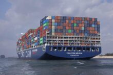 سفينة الحاويات العملاقة CMA CGM SEINE تعبر قناة السويس في رحلتها الأولى
