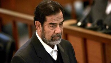 بغداد بين مطحنة الفوضى وذاكرة الحديد.. لماذا يرتدي العراق عباءة صدام حسين بعد عقدين من السقوط؟