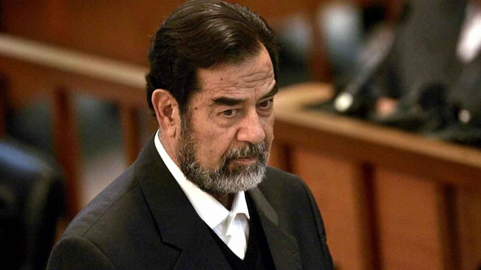 بغداد بين مطحنة الفوضى وذاكرة الحديد.. لماذا يرتدي العراق عباءة صدام حسين بعد عقدين من السقوط؟