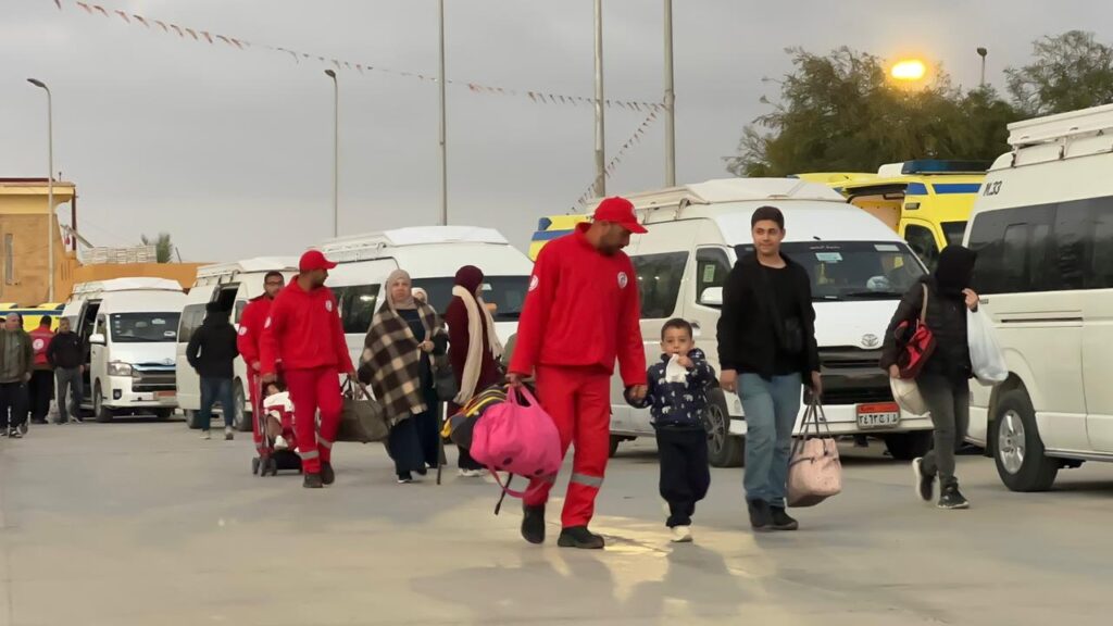 الهلال الأحمر المصري يرسل 5,220 طن مساعدات إلى غزة ضمن قافلة «زاد العزة»