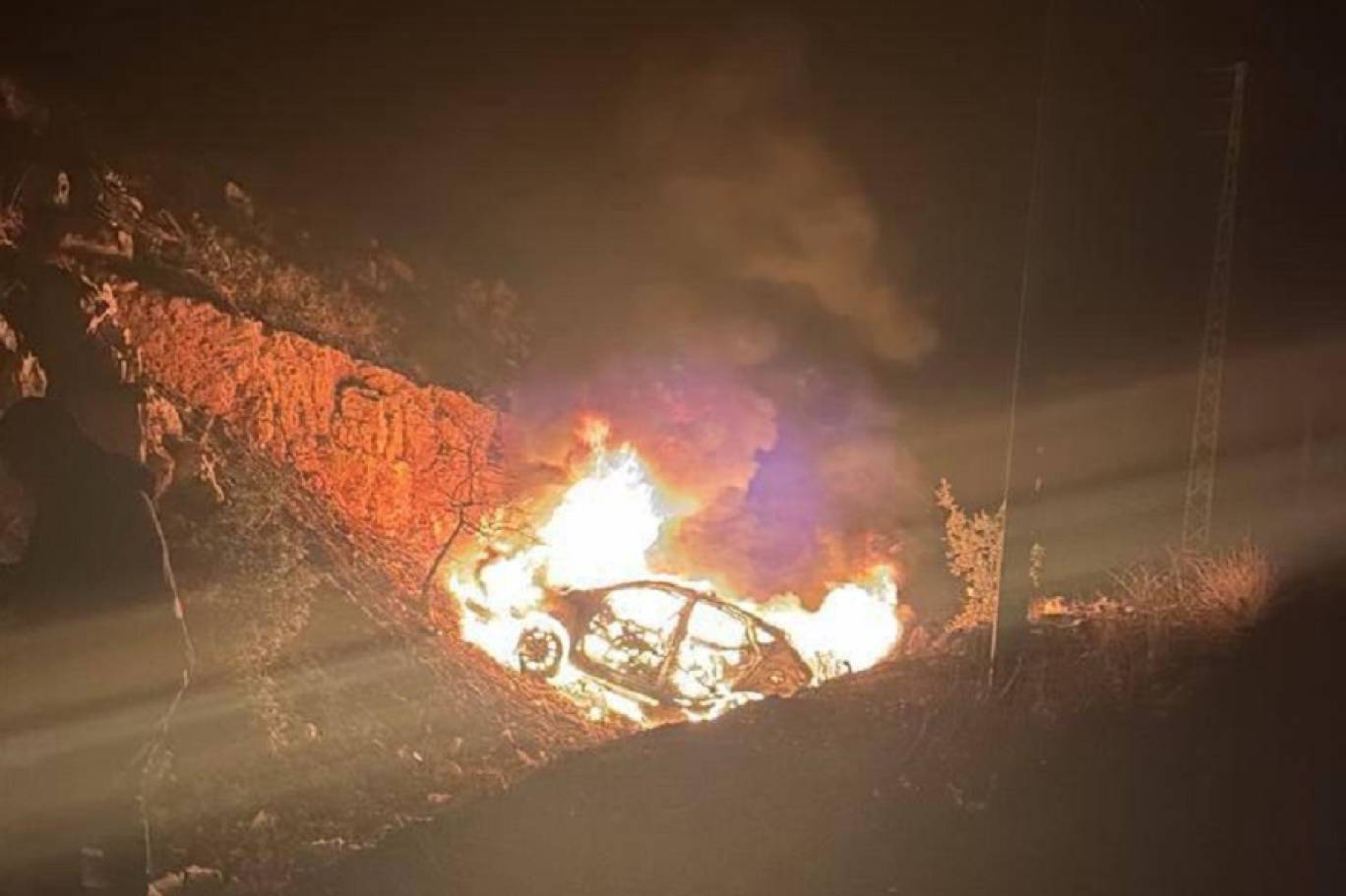 استهداف سيارة في شرق لبنان: 4 قتلى في أحدث توتر على الحدود