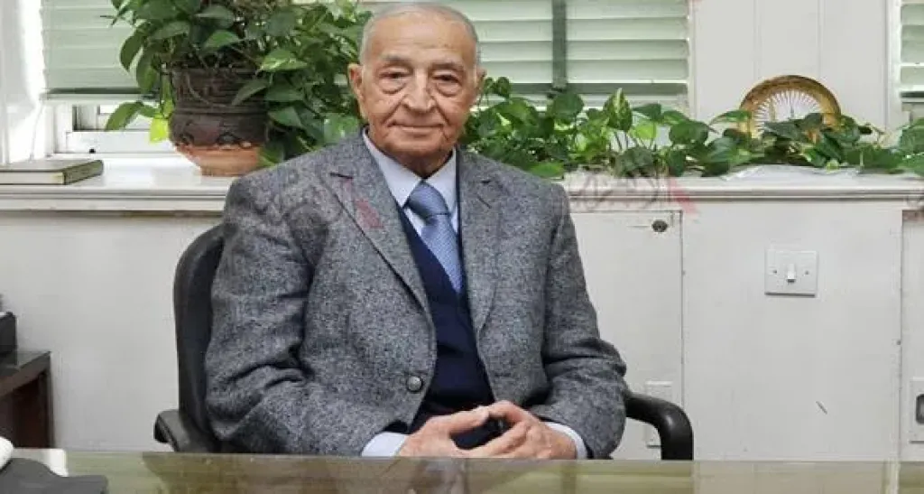 وفاة الإعلامي الكبير فهمي عمر أحد رواد الإذاعة المصرية