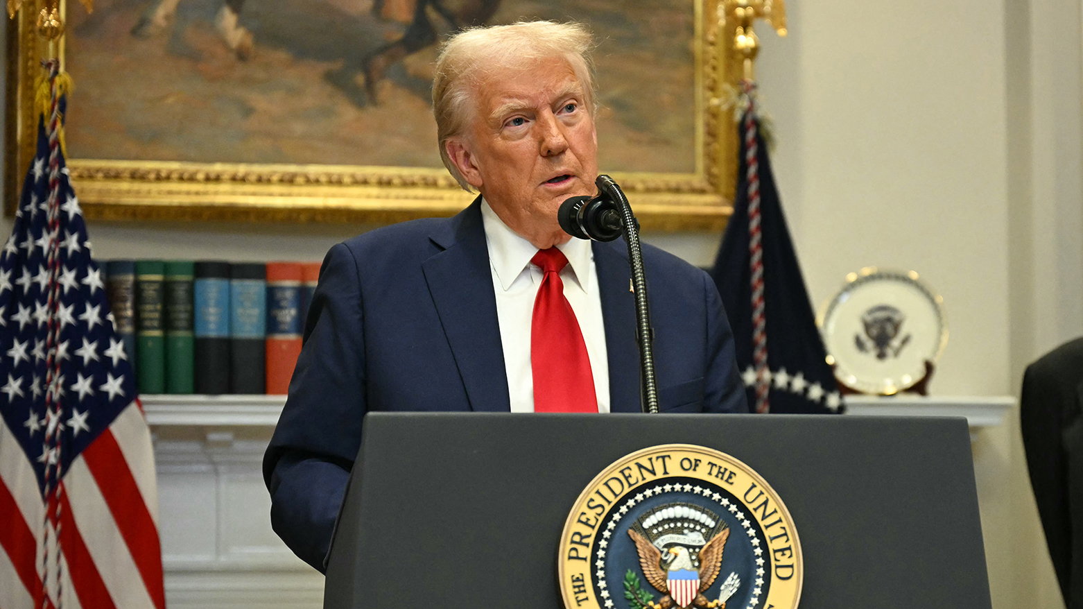 الولايات المتحدة تحذر رعاياها في إيران: غادروا فورًا دون انتظار مساعدة أمريكية