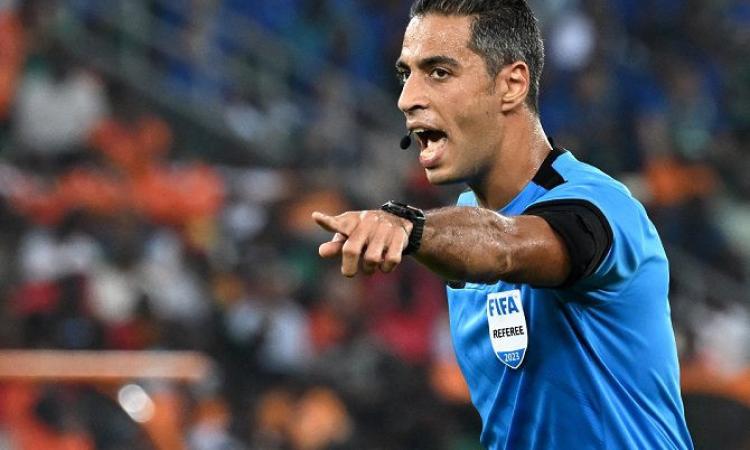 أمين عمر يشارك في معسكر "فيفا" لاختبارات حكام كأس العالم 2026