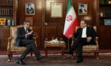 جروسي يبحث مع عراقجي تطورات المفاوضات غير المباشرة بين إيران وأمريكا