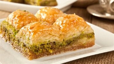 طريقة عمل البقلاوة بالفستق في رمضان بخطوات سهلة وطعم فاخر