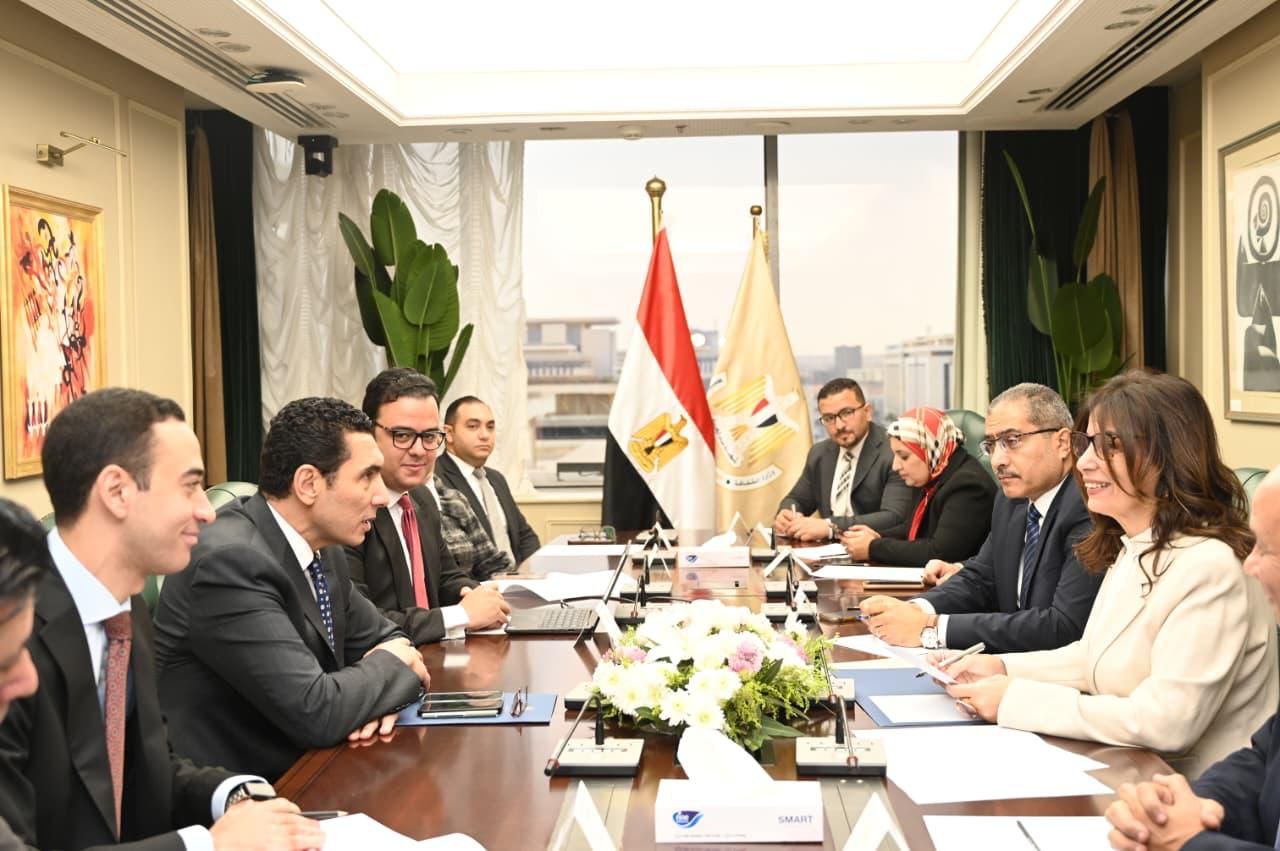 وزيرة الثقافة تبحث سبل تعزيز بناء الإنسان والحفاظ على الهوية