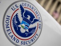 وزارة الأمن الداخلي الأمريكية تطلب معلومات عن منتقدي إدارة الهجرة والجمارك