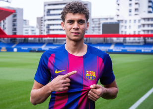 حمزة عبد الكريم يبهر برشلونة رغم تأخر تصاريحه