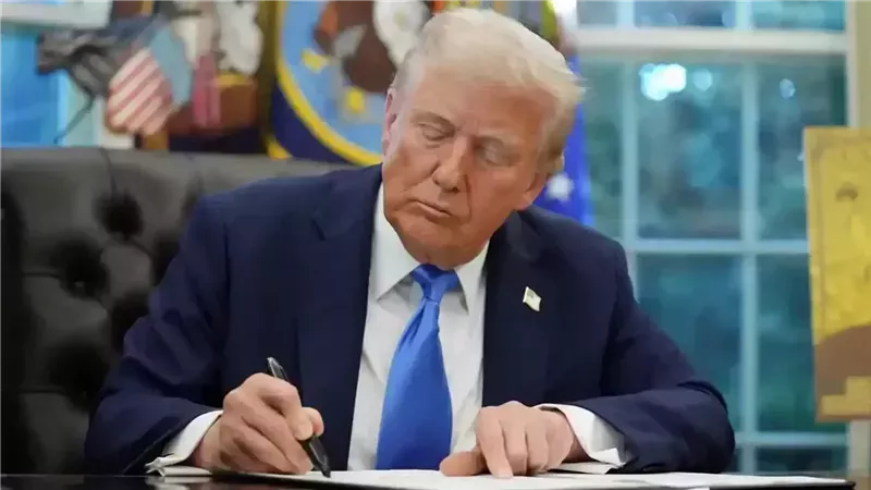 ماكرون يشيد بحكم المحكمة الأمريكية بشأن رسوم ترامب ويؤكد استعداد أوروبا للرد