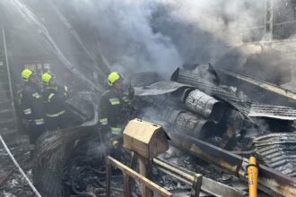 مصرع 4 أشخاص في سقوط مروحية عسكرية إيرانية في أصفهان