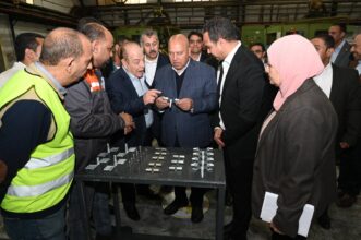 كامل الوزير يتفقد 3 مصانع هندسية بالعاشر من رمضان