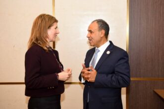 عبد العاطي وتشابمين يبحثان تعزيز التعاون المصري–البريطاني في أفريقيا وقضايا إقليمية