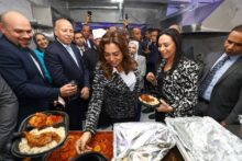 افتتاح مطبخ "المحروسة" في رمسيس لتقديم 4000 وجبة يوميًا للأسر الأولى بالرعاية